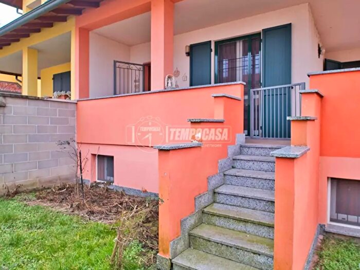 Casa quadrilocale in vendita in Cerano