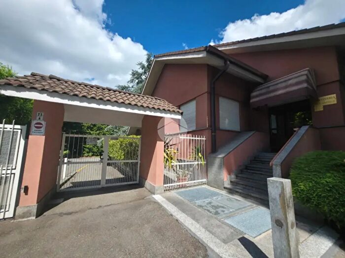Appartamento con 6 locali in vendita in Via Giovanni Martina, Torino
