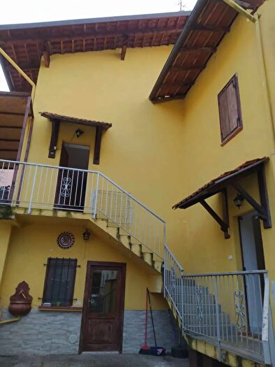 Casa con 5 locali in vendita in Corso Cesare Alfieri Sostegno, Sostegno