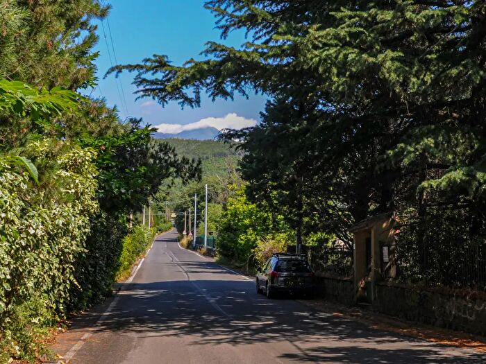 Casa quadrilocale in vendita in Via Monte Po, Pedara