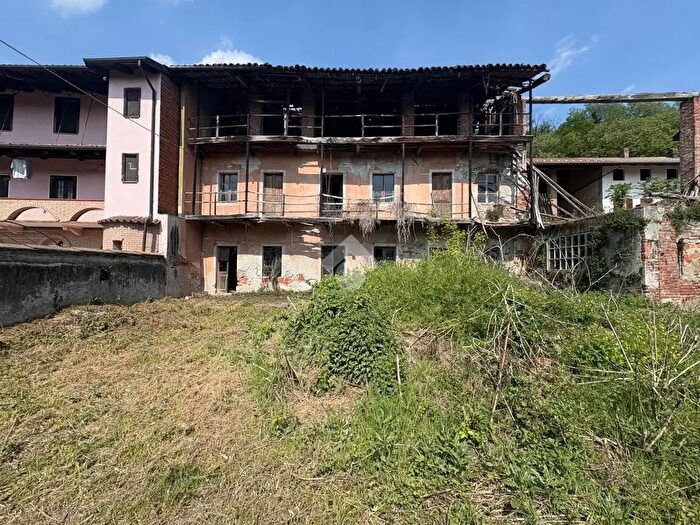 Casa con 8 locali in vendita in Via Domenico Manfredo, Vestigne