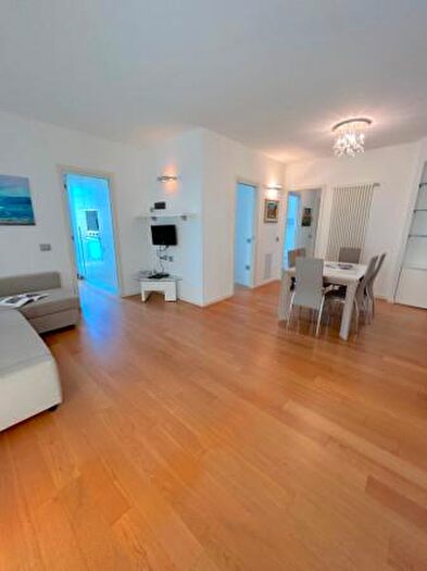 Appartamento quadrilocale in affitto in Viale Dante Alighieri, Riccione