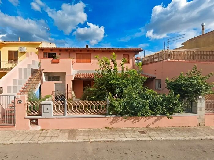 Appartamento con 5 locali in vendita in Via Raffaello Sanzio N Piano T, Olbia