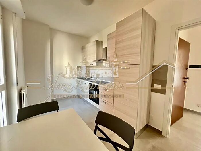 Appartamento quadrilocale in affitto in Via Maffei, Milano