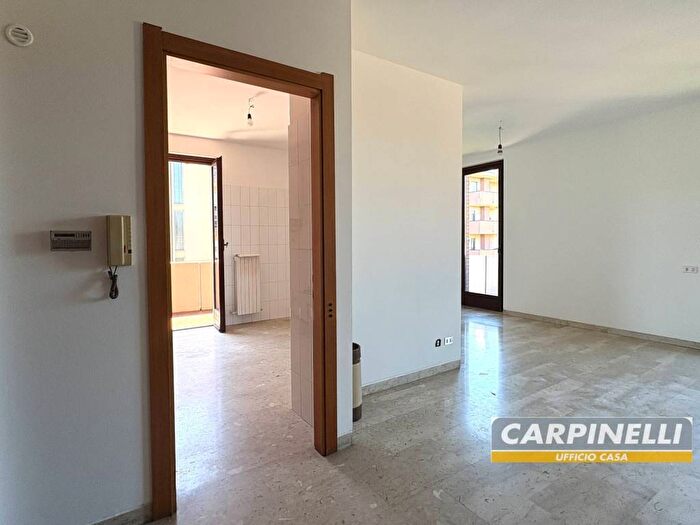 Appartamento trilocale in affitto in via Parini, Desio
