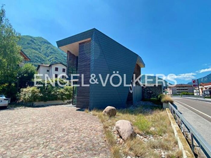 Casa con 5 locali in vendita in Corso Passo Buole, Ala