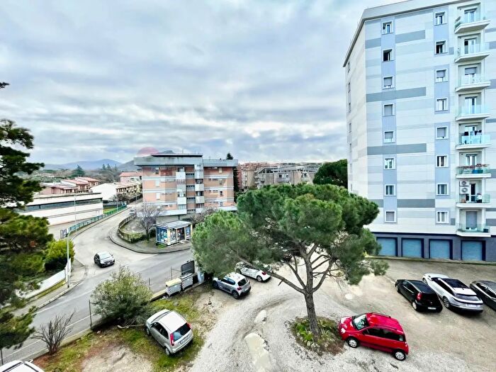 Appartamento trilocale in vendita in Via Leonardo Murialdo, Viterbo