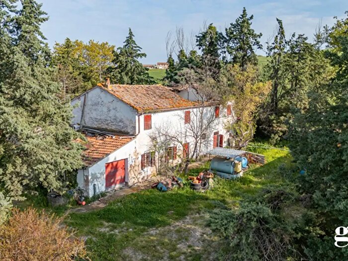 Casa con 12 locali in vendita in Via Valle del Picchio, Gradara