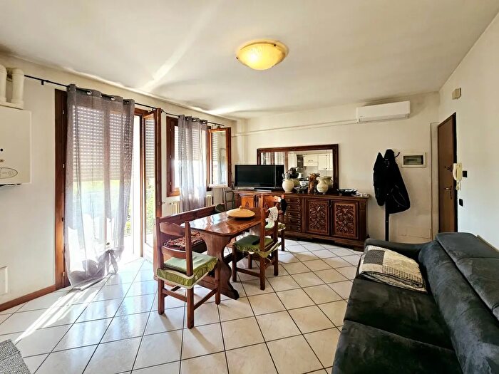 Appartamento bilocale in vendita in Via Vicenza, Este