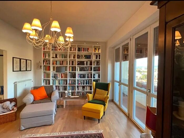 Appartamento con 5 locali in vendita in Cecina