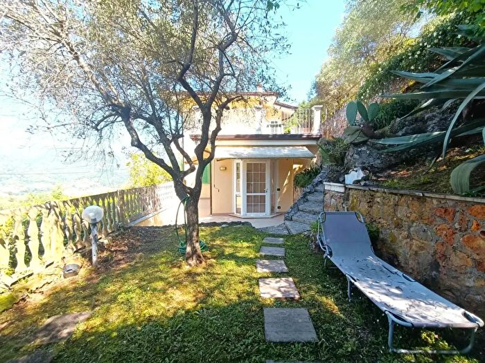 Casa con 5 locali in vendita in Carrara