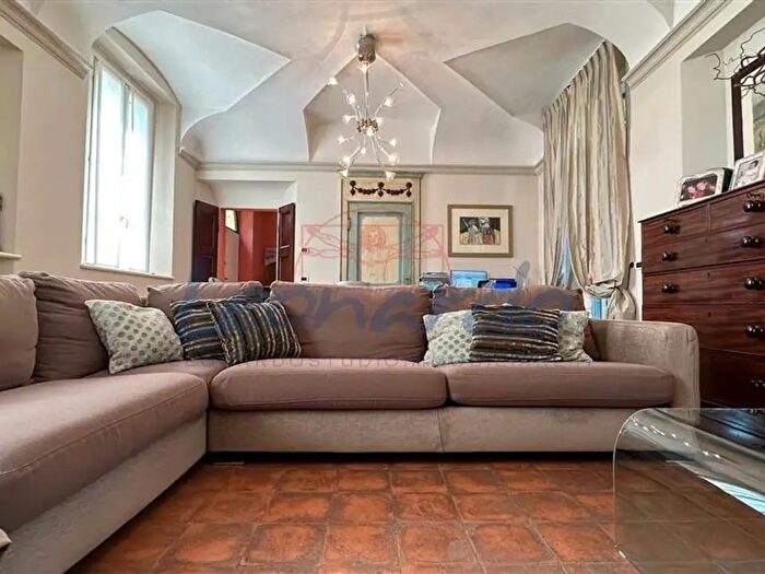 Casa con 8 locali in vendita in Strada Malchioda, Piacenza