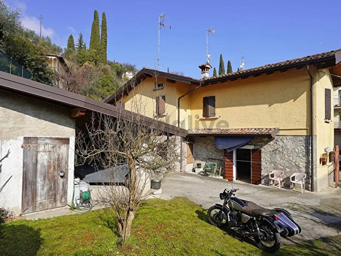 Appartamento trilocale in vendita in Via Bornico, Toscolano Maderno