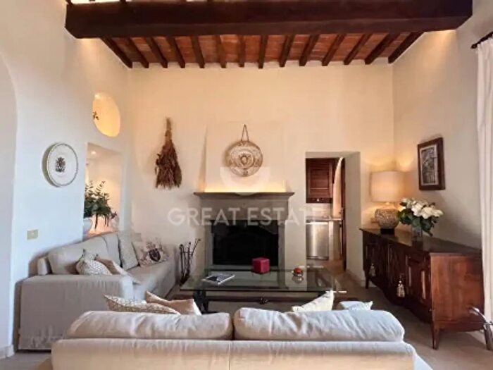 Appartamento con 6 locali in vendita in Via di San Donato, Montepulciano