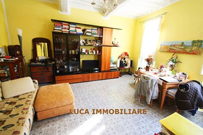 Appartamento con 5 locali in vendita in Via Giuseppe Giusti, Pescia