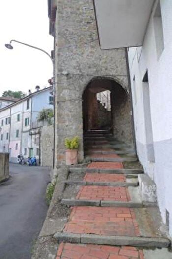 Appartamento con 5 locali in vendita in Via Castello, Follo