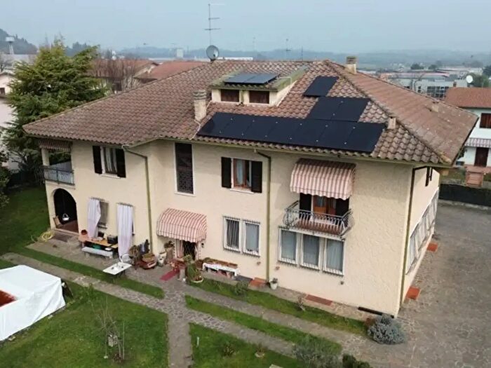 Casa con 8 locali in vendita in Monzambano