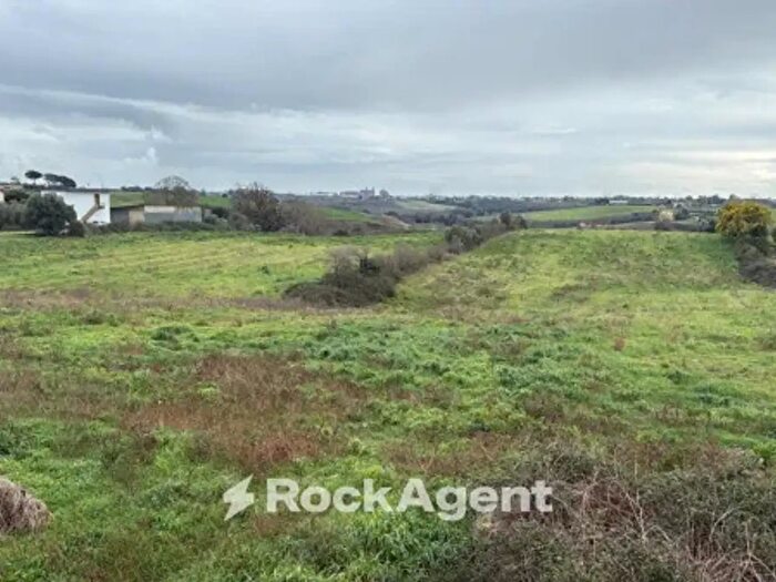 Casa quadrilocale in vendita in Via del Tronco, Aprilia