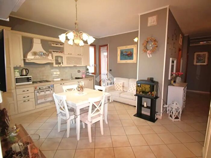 Appartamento trilocale in vendita in Via XXIV Maggio, Trofarello