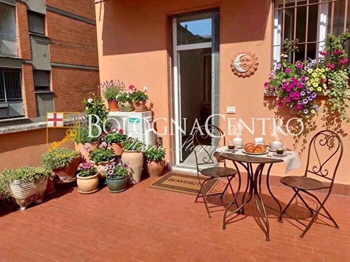 Appartamento quadrilocale in vendita in Via del Borgo di San Pietro, Bologna