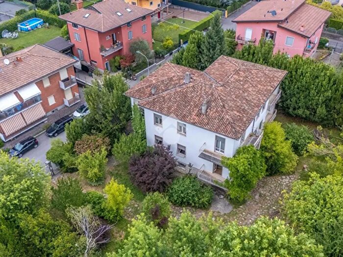 Casa con 8 locali in vendita in Via Arcangelo Ghisleri, Bergamo