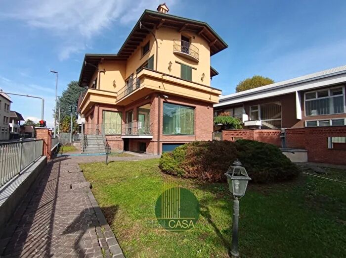 Appartamento bilocale in vendita in Viale Repubblica Cabiate Como Lombardia Italia, Cabiate