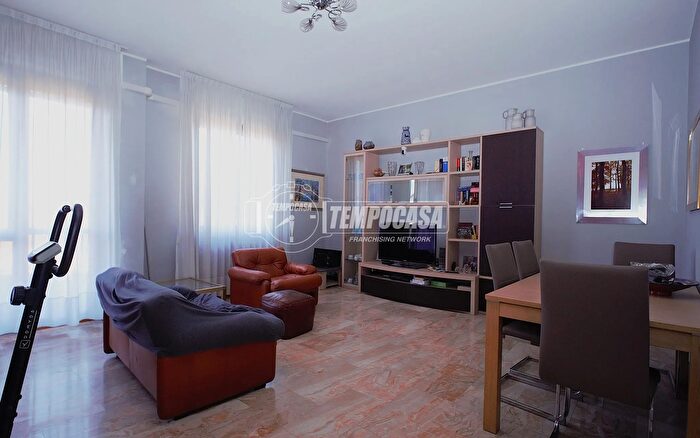 Appartamento trilocale in vendita in Via Luigi Galvani, Bollate