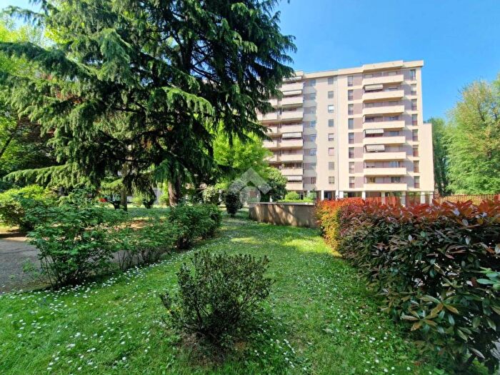 Appartamento trilocale in affitto in Via Teobaldo ciconi, Inganni, Milano