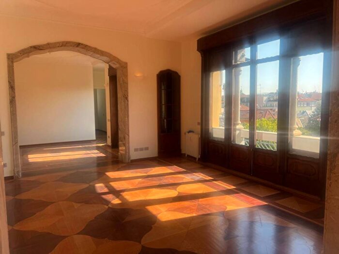 Appartamento con 6 locali in affitto in Via Alberto da Giussano, Pagano, Milano