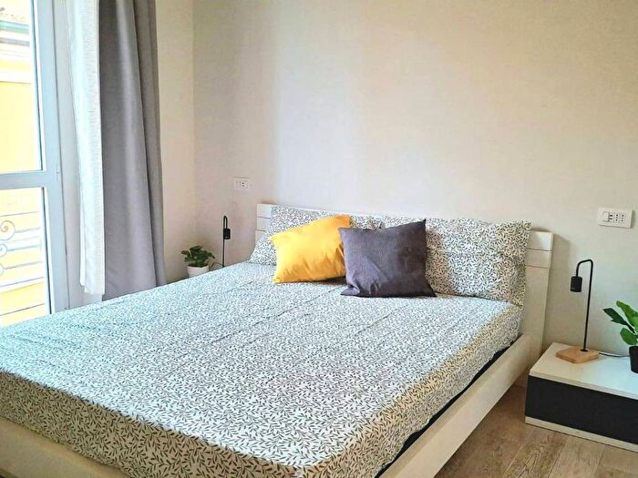 Appartamento trilocale in affitto in Via Arnolfo di Cambio, Paolo Sarpi, Milano