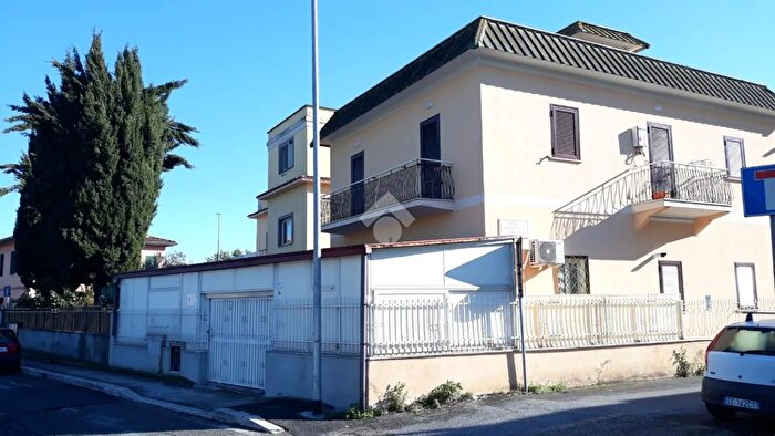 Appartamento monolocale in vendita in Via di Tor Vergata, Roma