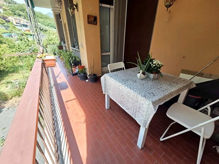 Appartamento quadrilocale in vendita in Via Giovanni Arrivabene, Genova