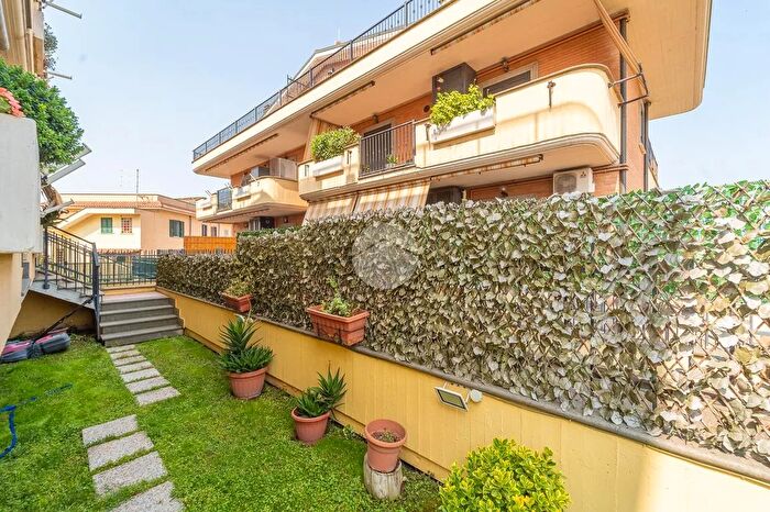 Appartamento quadrilocale in vendita in Via Rodolfo Crespi, Roma