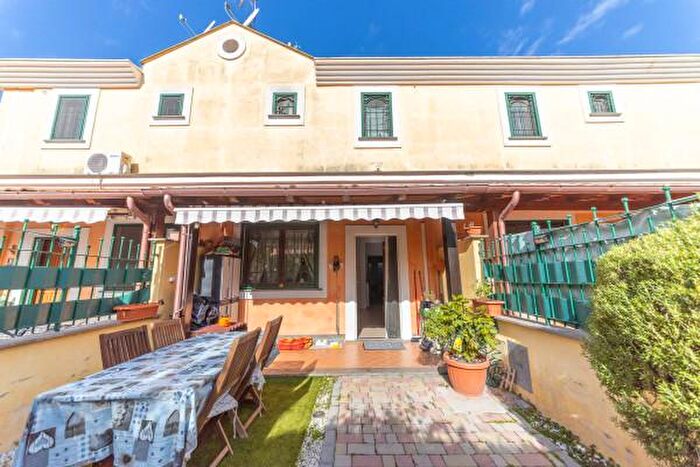 Appartamento quadrilocale in vendita in Via Matelica g, Roma