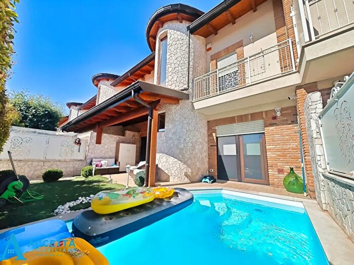 Casa quadrilocale in vendita in Via San Domenico, Taranto