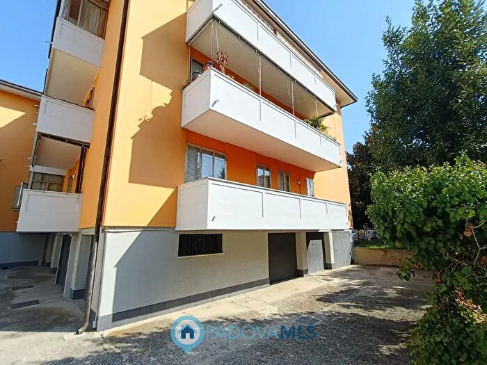 Appartamento quadrilocale in vendita in Via Riccardo Gigante, Padova