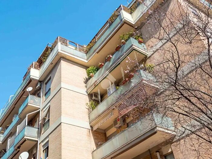Appartamento trilocale in affitto in Via Alberto Pollio, Roma
