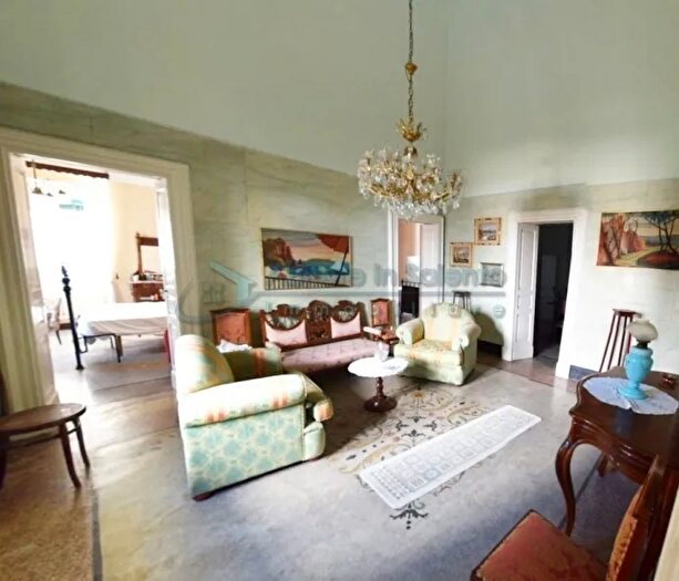 Casa con 6 locali in vendita in Specchia