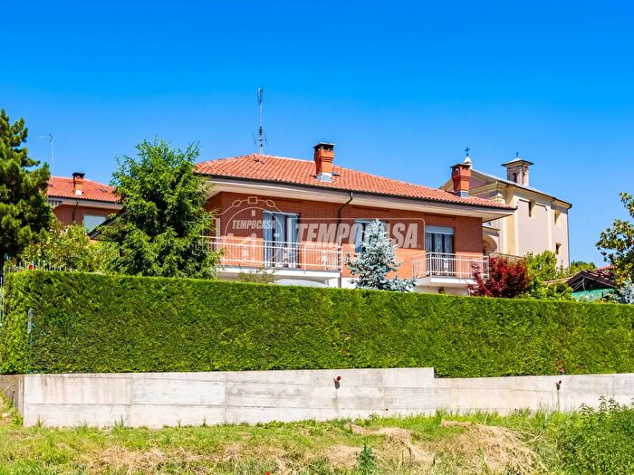 Casa con 7 locali in vendita in Strada Carlo Alberto, Valfenera