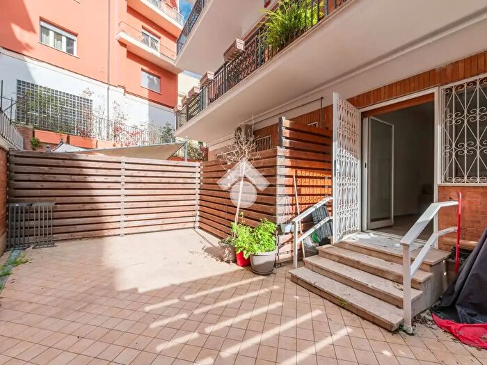 Appartamento trilocale in vendita in Via Giovanni Gentile, Roma