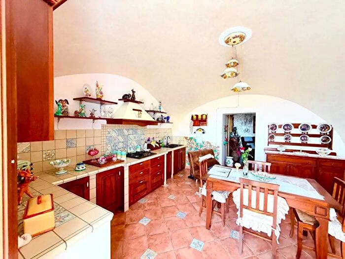 Appartamento trilocale in vendita in Via Strettola, Vietri Sul Mare