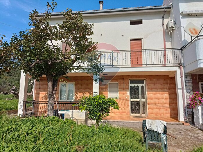 Casa con 6 locali in vendita in Contrada Schiavonesco, Torino Di Sangro