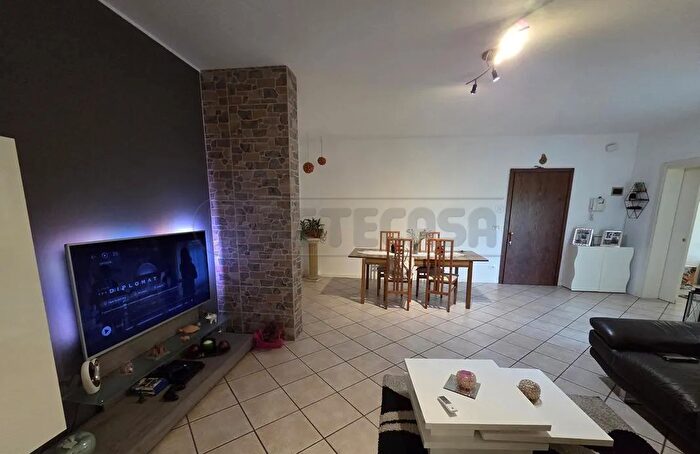 Appartamento con 6 locali in vendita in Via degli Alpini, Torri Di Quartesolo