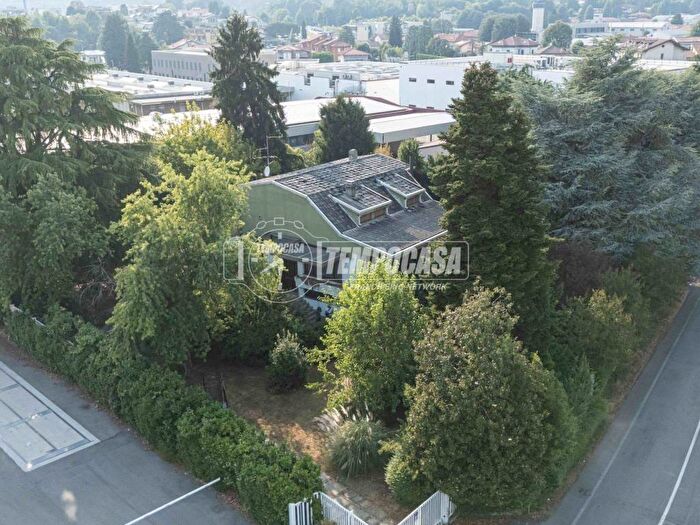 Casa con 6 locali in vendita in Via Donatori di Sangue, Centro, Arosio