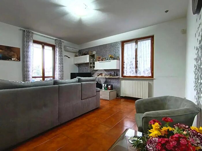 Appartamento trilocale in vendita in Via Scanzi Suor Caterina, Robecco Sul Naviglio