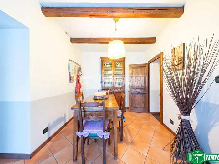 Casa con 7 locali in vendita in Vicolo Porta Vigana, Invorio