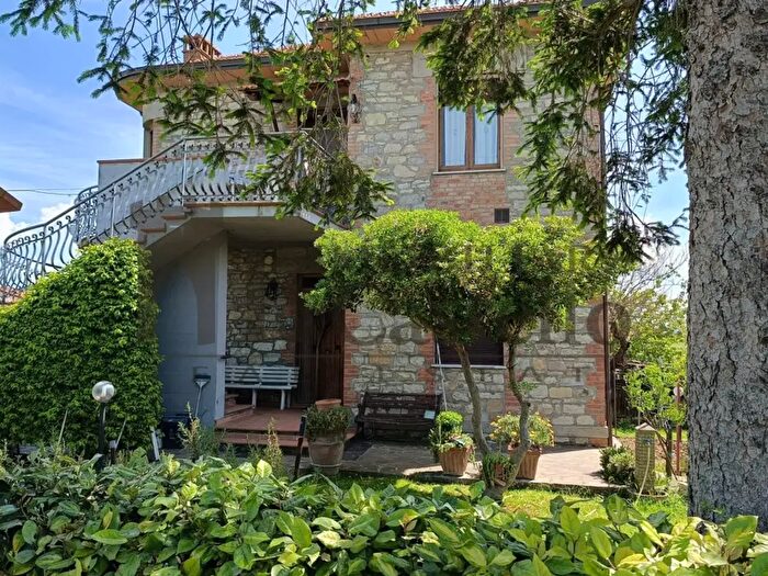 Casa con 5 locali in vendita in Pucciarelli, Castiglione Del Lago