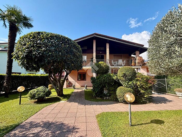 Casa con 6 locali in vendita in Via Agostino Gemelli, Pian Camuno