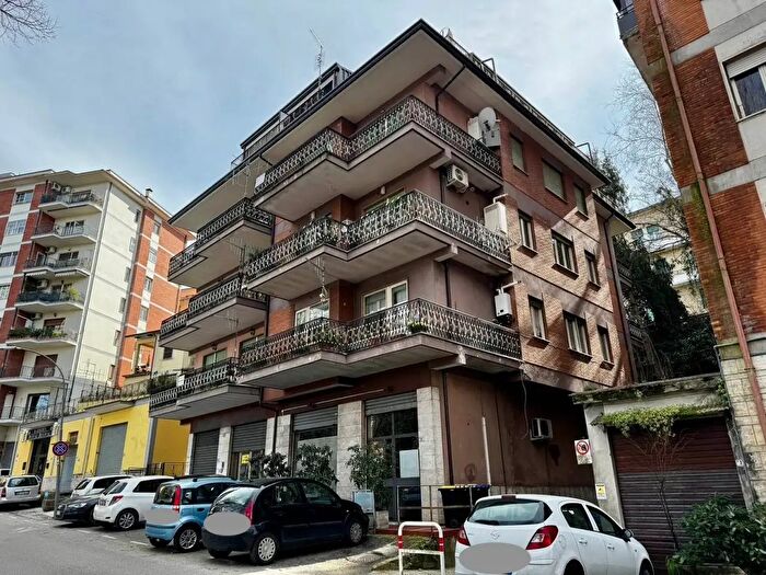 Appartamento con 6 locali in vendita in Via America Latina, Frosinone