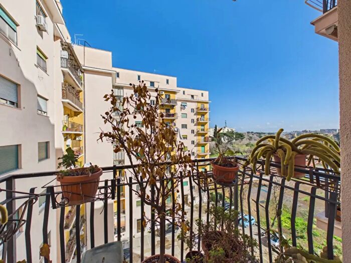 Appartamento trilocale in vendita in Via Alessandro Malladra, Roma